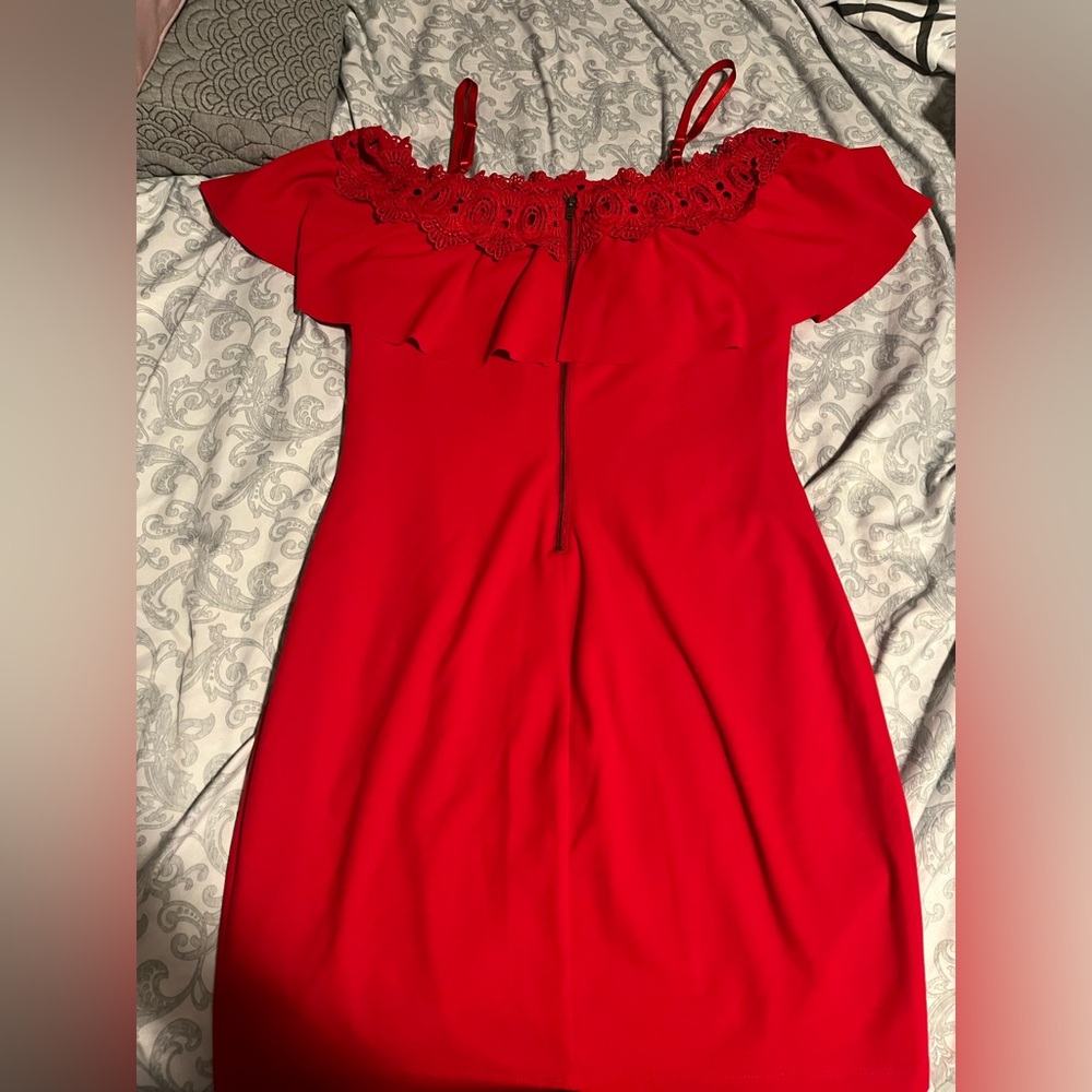 Elegant Red Off-Shoulder Cocktail Dress